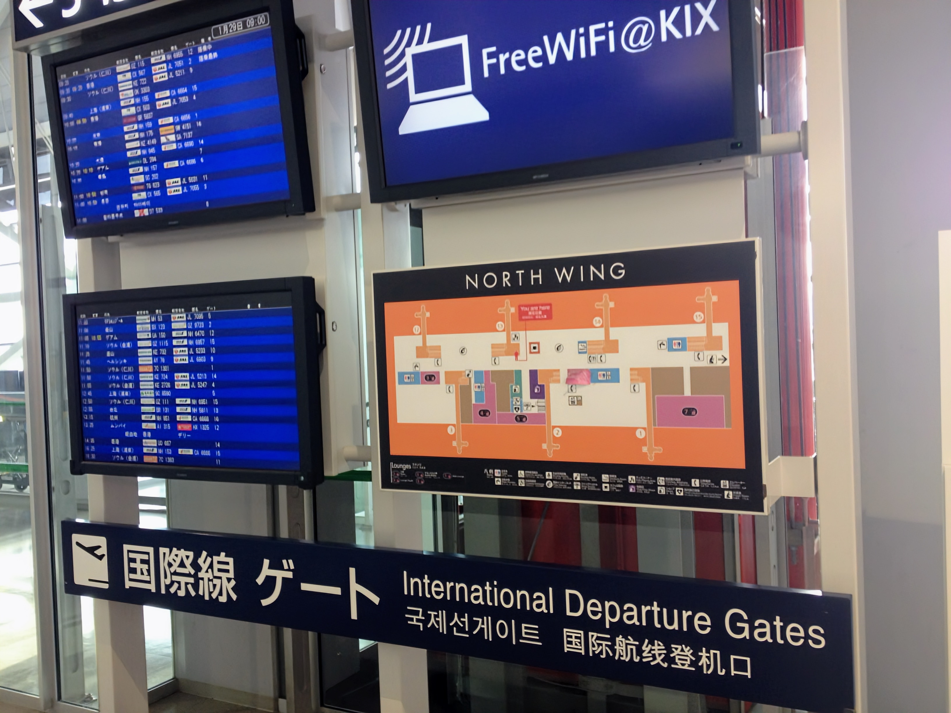 KIX · 国际线 ゲート入口 + 屏幕墙