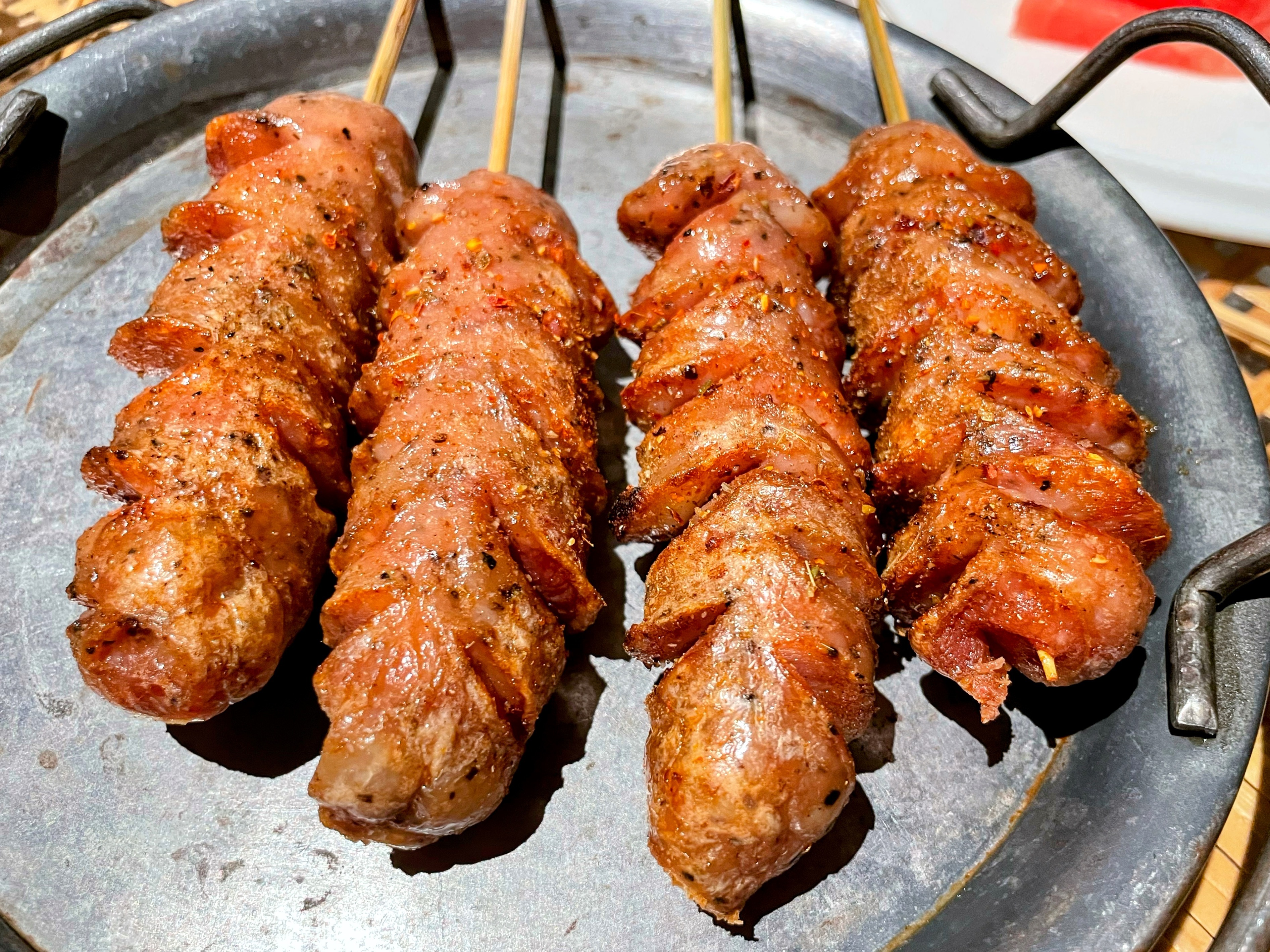 夜宵 · 4 串铁板烤肠