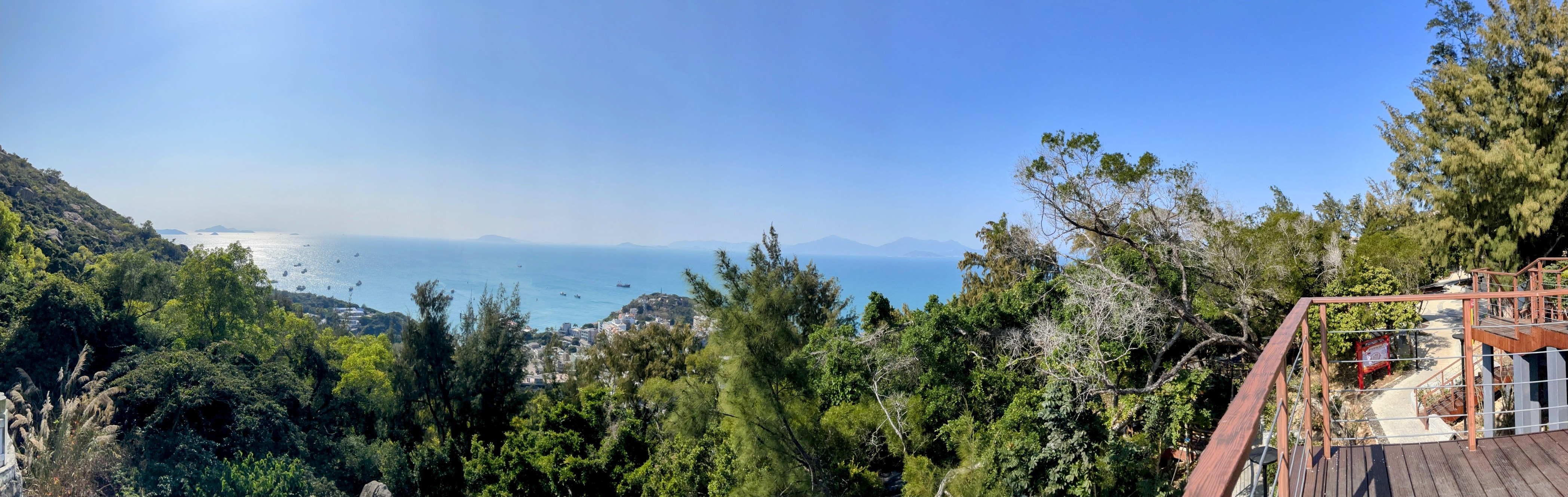 山腰宽幅 · 远景南湾港