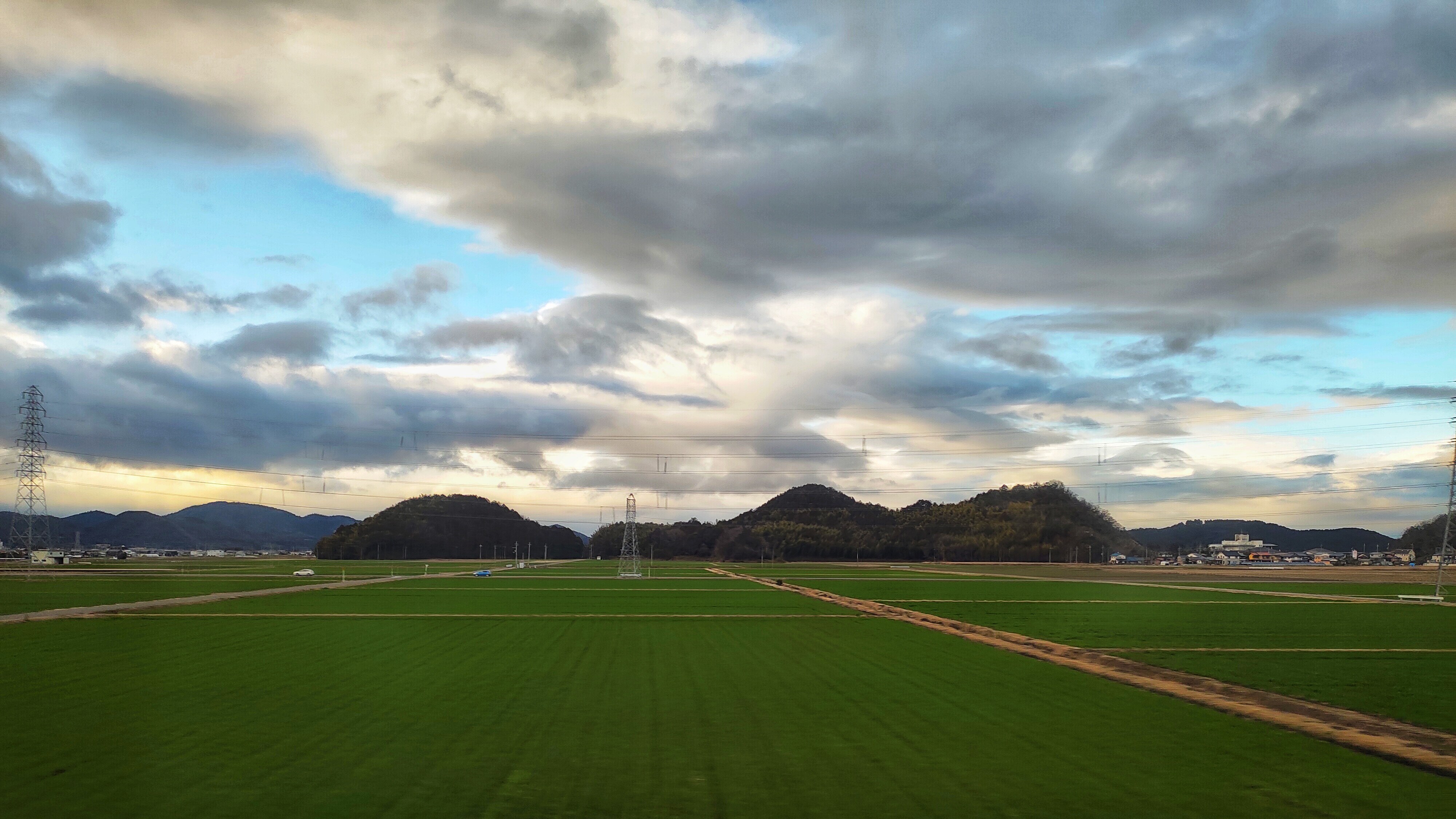 窗外田野暮色